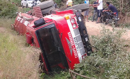 20130904030605_bomberos-se-accidentan-al-acudir-a-_tn1.png