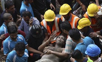 Elevan a 43 el número de muertos en derrumbe de edificio en Bombay El