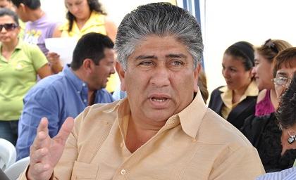 Jaime Estrada inscribió su candidatura a la alcaldía de Manta