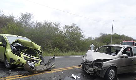 Choque De Autos Deja Heridos El Diario Ecuador