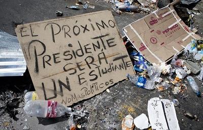 Ciudadanos protestan y cierran las principales calles de Caracas