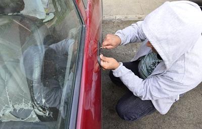 Pillos Se Llevan Una Laptop Y Dinero En Efectivo Del Interior De Un