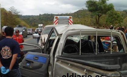 Accidente de tránsito deja dos muertos y 5 heridos en la vía Jipijapa