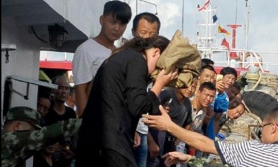 China: mujer cayó al mar y sobrevivió 38 horas en el agua