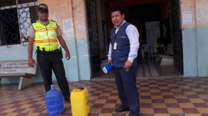 Policía decomisa más de 70 litros de licor artesanal en Manta - El Diario Ecuador