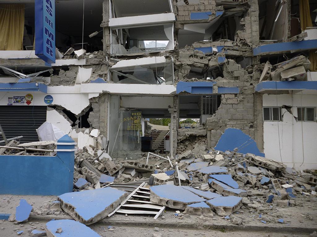 Tres Muertos Tras Sismo De Grados En Esmeraldas El Diario Ecuador