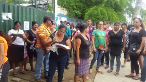 Padres protestan por fusión de escuelas en el cantón Junín - El Diario Ecuador