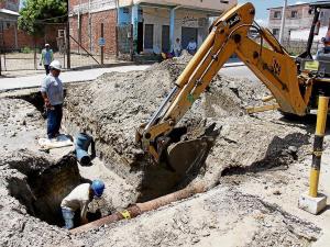 Reinstalan servicio de agua en varios sectores de zona cero de Tarqui - El Diario Ecuador