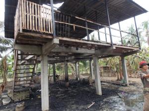 Incendio deja en la nada a una familia, en Rocafuerte - El Diario Ecuador