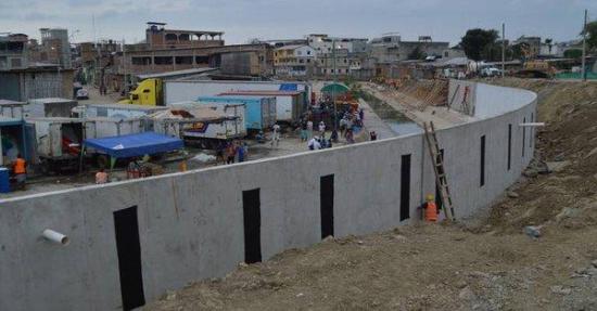 Perú preocupado por construcción de un muro en la frontera con Ecuador