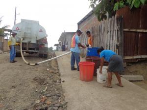 Distribuyen agua potable de manera gratuita en Paján tras varios días