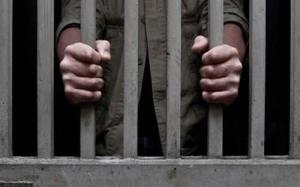 Condenan a 111 años de cárcel a hombre que violó hija por más de una