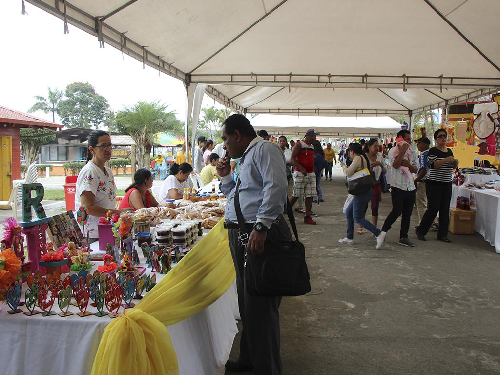 Peque Os Empresarios Mostraron Sus Productos El Diario Ecuador