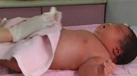 Nace el bebé más pesado de China