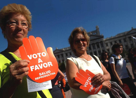 Parlamento uruguayo aprueba ley que despenaliza el aborto