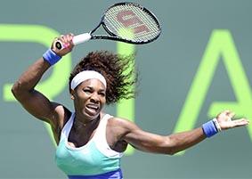 Serena Williams y Novak Djokovic siguen líderes