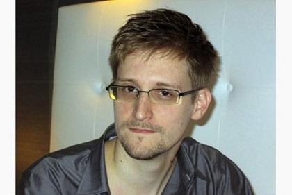 Ecuador podría analizar eventual pedido de asilo para Snowden, dice Patiño