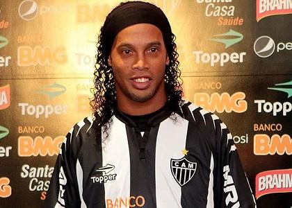 Ronaldinho se somete a cirugía para mejorar apariencia dental