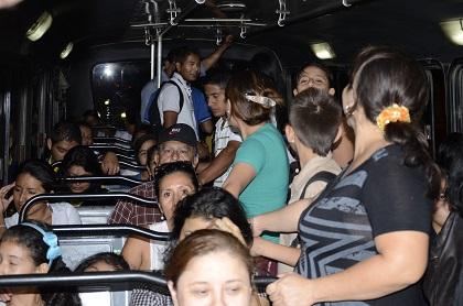 Discapacitados piden respeto al movilizarse en buses urbanos