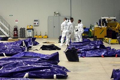 111 cadáveres son recuperados tras el naufragio de un barco en Italia