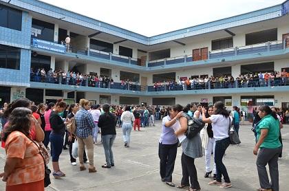 Alumnos de la Universidad de Guayaquil se toman sus instalaciones