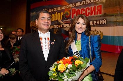 Presidente Correa felicita a Constanza Báez por su logro en el Miss Universo