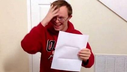 Video muestra la emoción de un joven con síndrome de Down al ingresar a la universidad