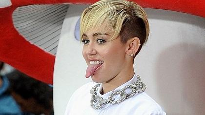 Le roban joyas a Miley Cyrus