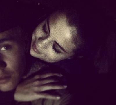 Justin Bieber publica foto amorosa junto a Selena Gómez