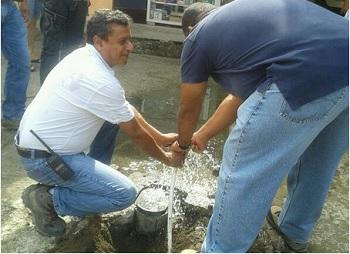 Epmapa Santo Domingo realiza pruebas de suministro de agua potable en Los Rosales