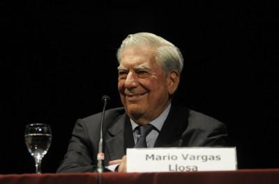 Vargas Llosa inaugura en Arequipa una casa para sus amigos 'más entrañables'