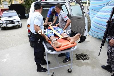 Dos reos son llevados al hospital tras resultar heridos en riña