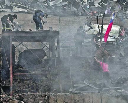 Son 2.500 las casas que destruyó el incendio en Chile