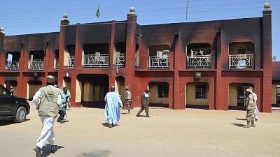 Terroristas secuestran a 129 niñas tras ataque a una escuela de Nigeria