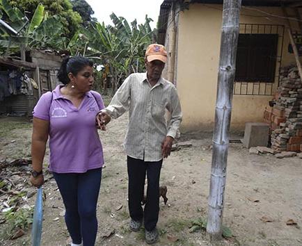 Los adultos mayores de Alajuela reciben apoyo