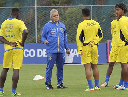 Selección ecuatoriana de fútbol ya trabaja con miras al duelo amistoso ante los “extranjeros”