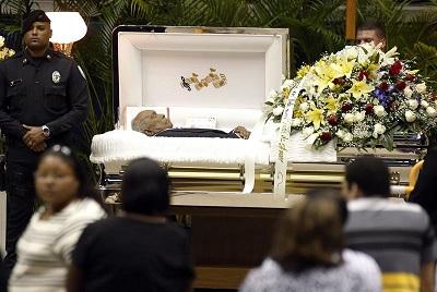 El cuerpo de Cheo Feliciano llega a su ciudad natal para ser enterrado