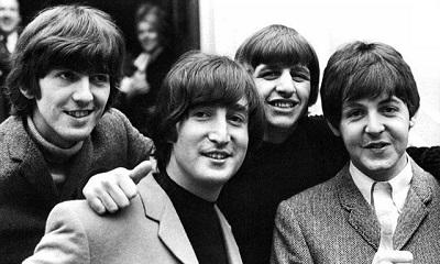 Subastarán autógrafos de los Beatles plasmados en el panel de un escenario