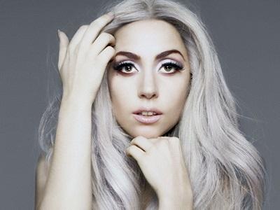 Lady Gaga se hace 'liftings caseros' en su rostro con cinta adhesiva