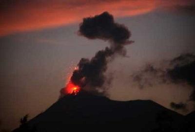 El volcán de Fuego de Guatemala registra 6 explosiones por hora