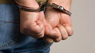 Joven es detenido por supuesto robo de cartera y celulares