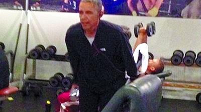 Un video de Barack Obama haciendo ejercicio causa furor en la web