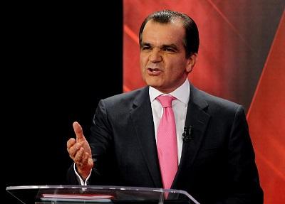 Candidato a la presidencia de Colombia cancela campaña por su laringitis