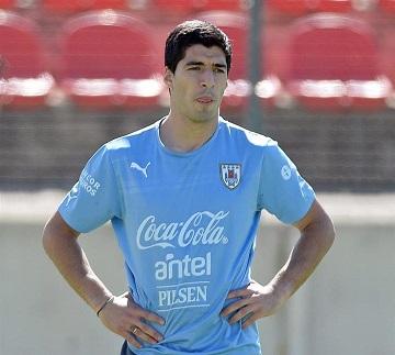 Uruguay comenzó a delinear su alineación con Suárez como titular