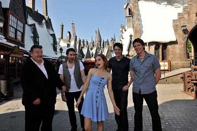 Actores de Harry Potter reviven la magia en la nueva atracción de Universal