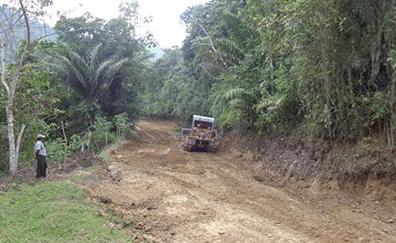 Construyen 10 kilómetros de caminos rurales