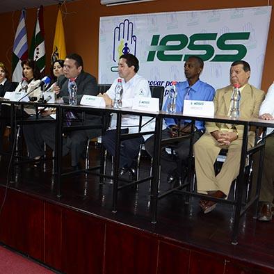 6 médicos cubanos para hospital del IESS