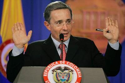 Uribe pide a las FARC y al Gobierno que aceleren la firma de la paz