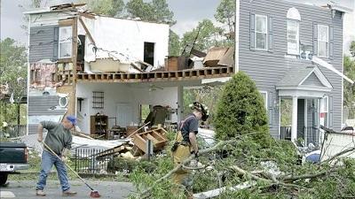 Al menos dos muertos y 20 heridos por tornado en la costa de Virginia