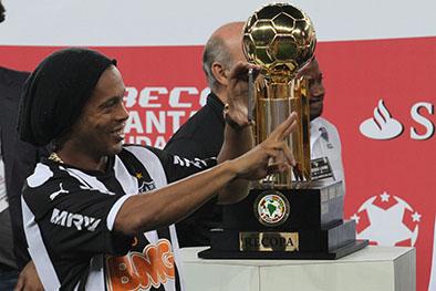 Ronaldinho ha logrado 19 títulos en su carrera futbolística